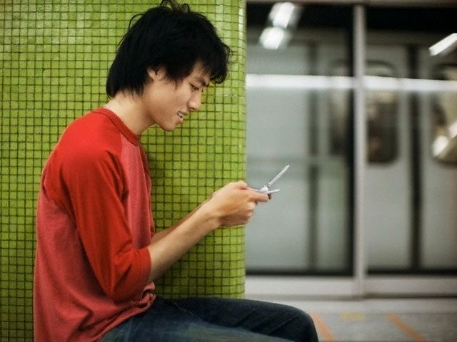 Kínában az internet után az sms-t is cenzúrázzák