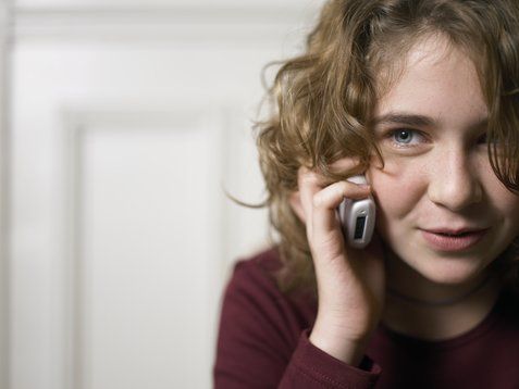 Két éven belül érkeznek az olcsó mobilok, akár kijelző nélkül is