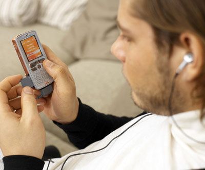 Egyre népszerűbb a mobilon való zenehallgatás