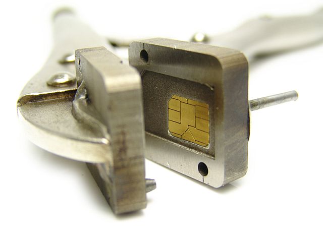 SIM kártya 8000-szeres memóriakapacitással