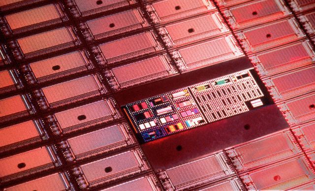 Az IBM drasztikusan csökkenti a mobilchipek fogyasztását