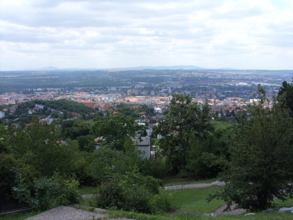 RED és Manyek lerohanta Pécset, avagy kik fetrengtek a hegyoldalban