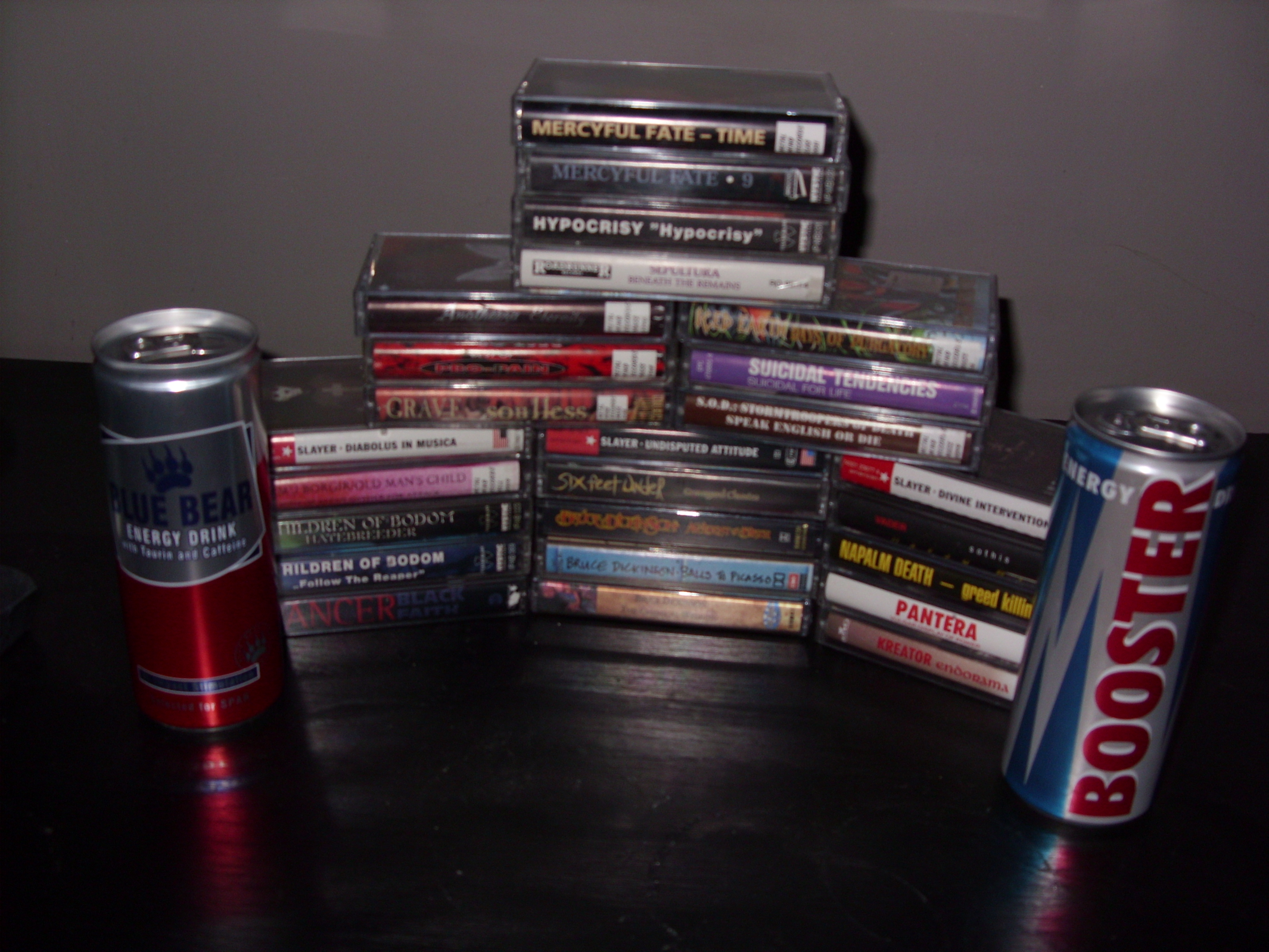 Tombol a kazettamánia, kevés az energiaital és önműködő a hajszárító!