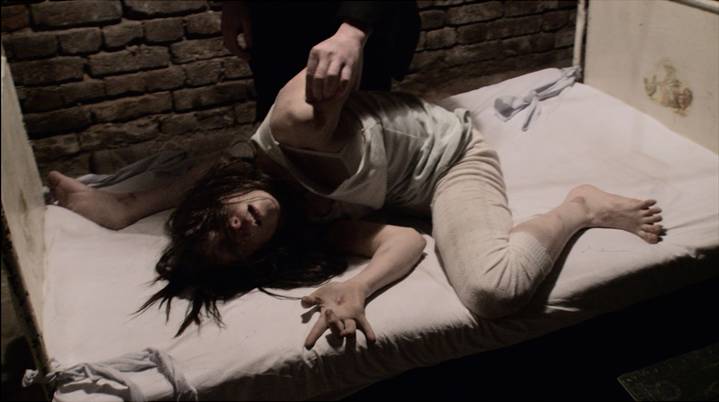 Az ördög benned lakozik filmkritika