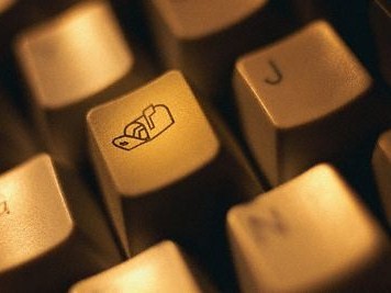 14 ezer e-mail címet töröltek véletlenül