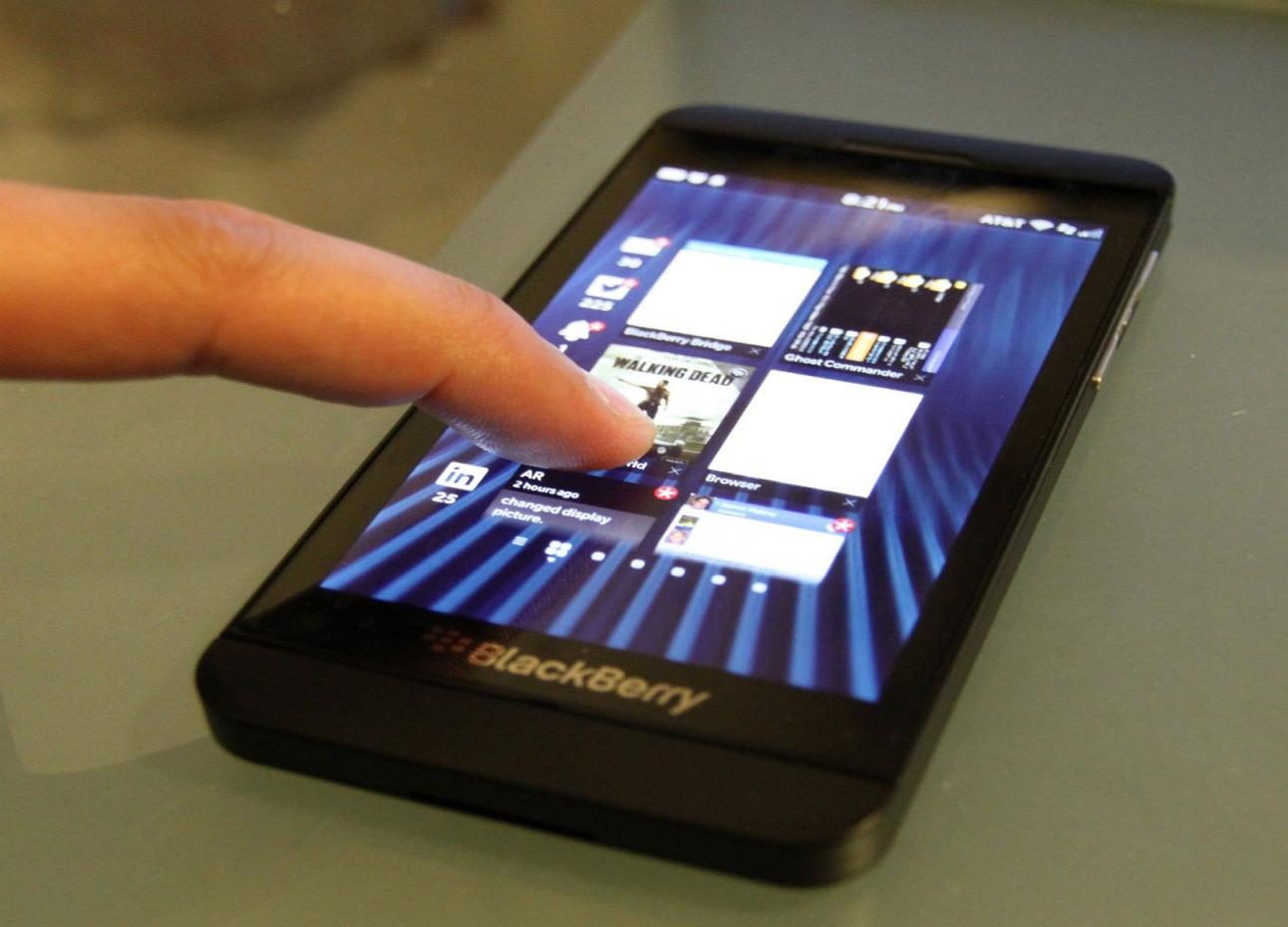 250 emberét ereszti szélnek a BlackBerry