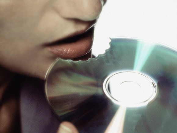 25 millió brit polgár adatai 2 elveszett CD-n