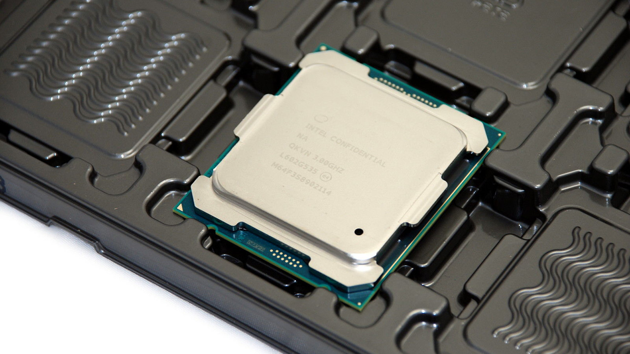 7GHz-ig sikerült húzni az új i7-es Intel processzort