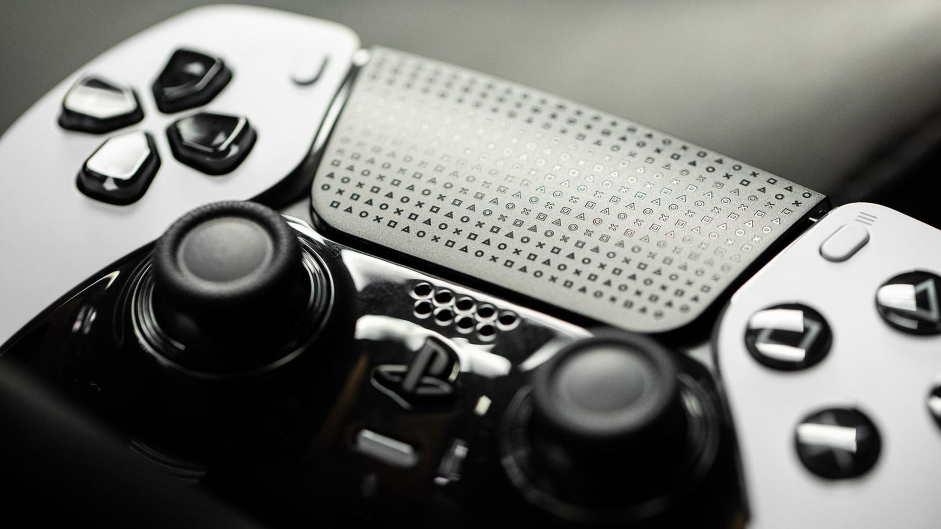 A PS5 szofterfrissítése felkészíti a konzolt a DualSense Edge kontrollerre