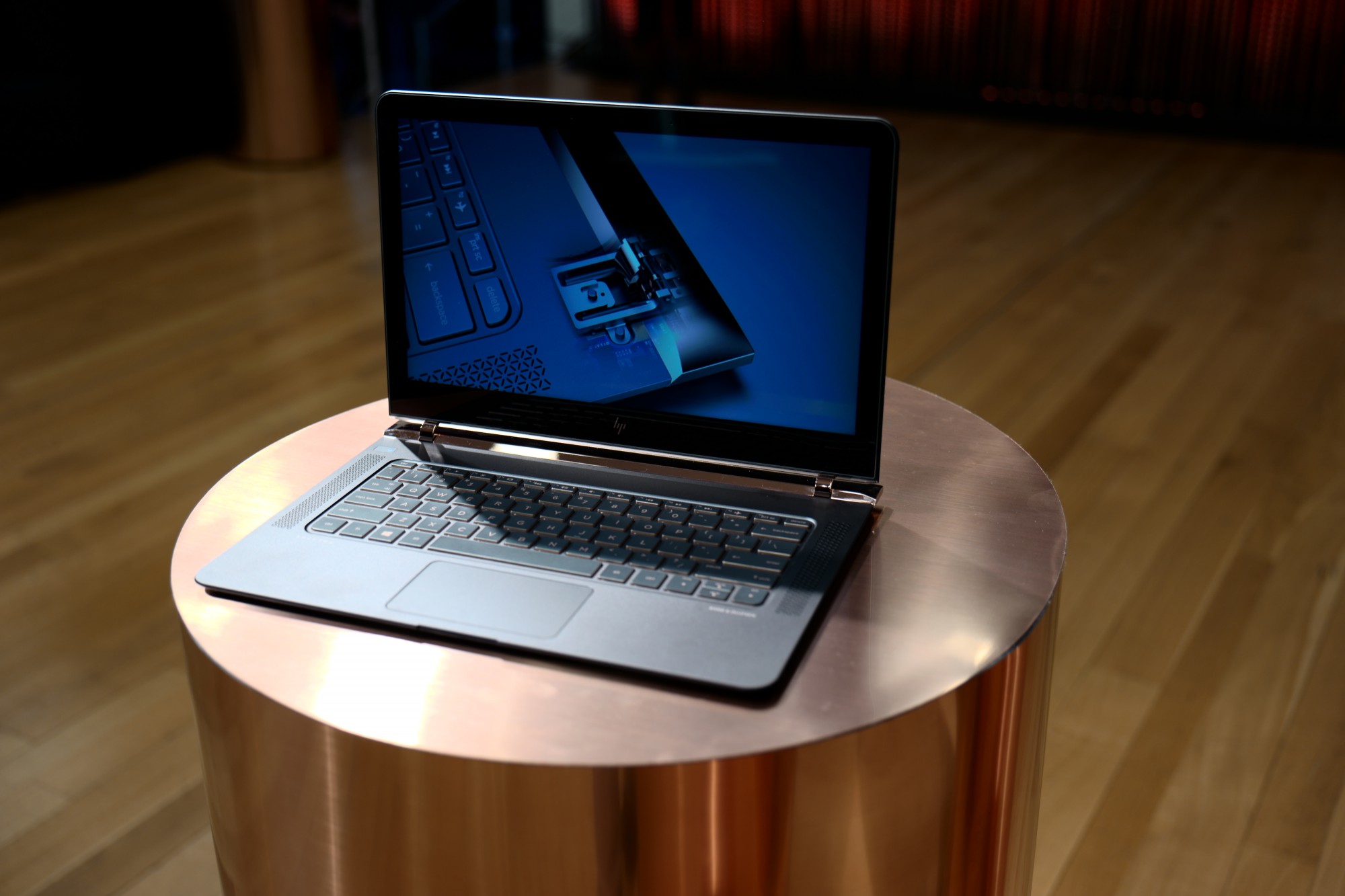 A világ legvékonyabb laptopjával állt elő a HP