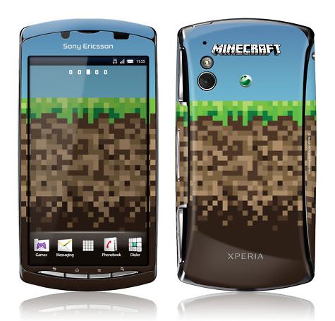 A limitált szériás Minecraft Xperia PLAY-ért már több mint ezer dollárt ajánlottak fel