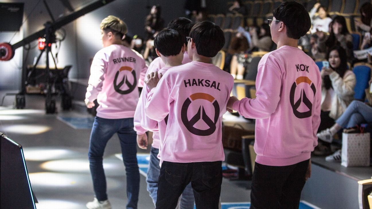 Annyira örült az Overwatch bajnoki trófeának a nyertes csapat, hogy rögtön el is törték azt