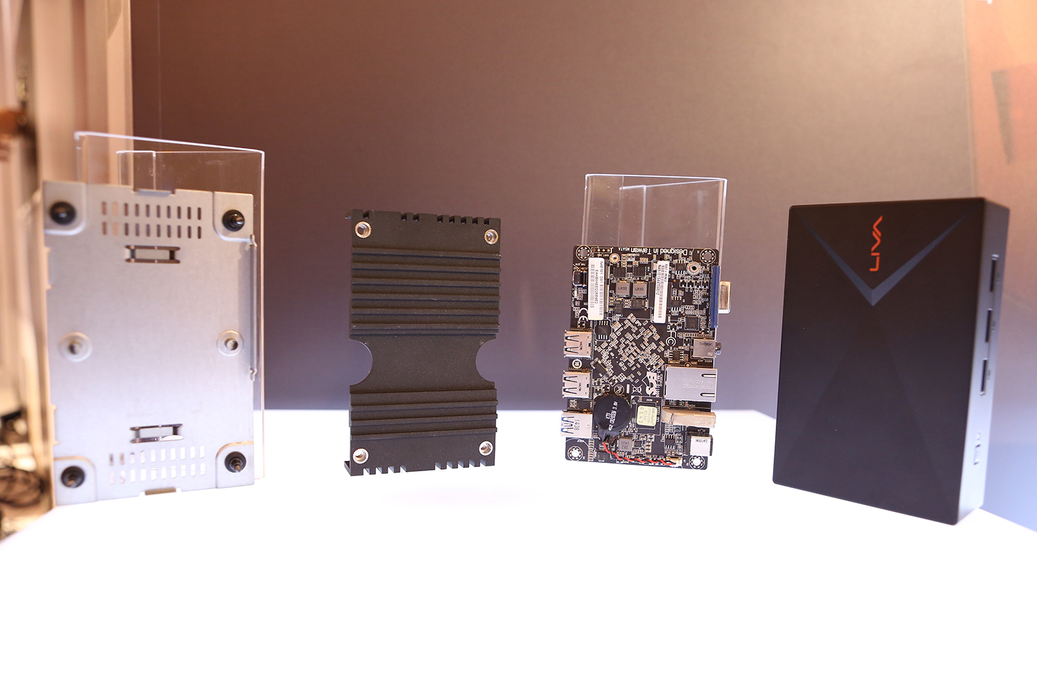 Apró számítógépet mutatott be az ECS