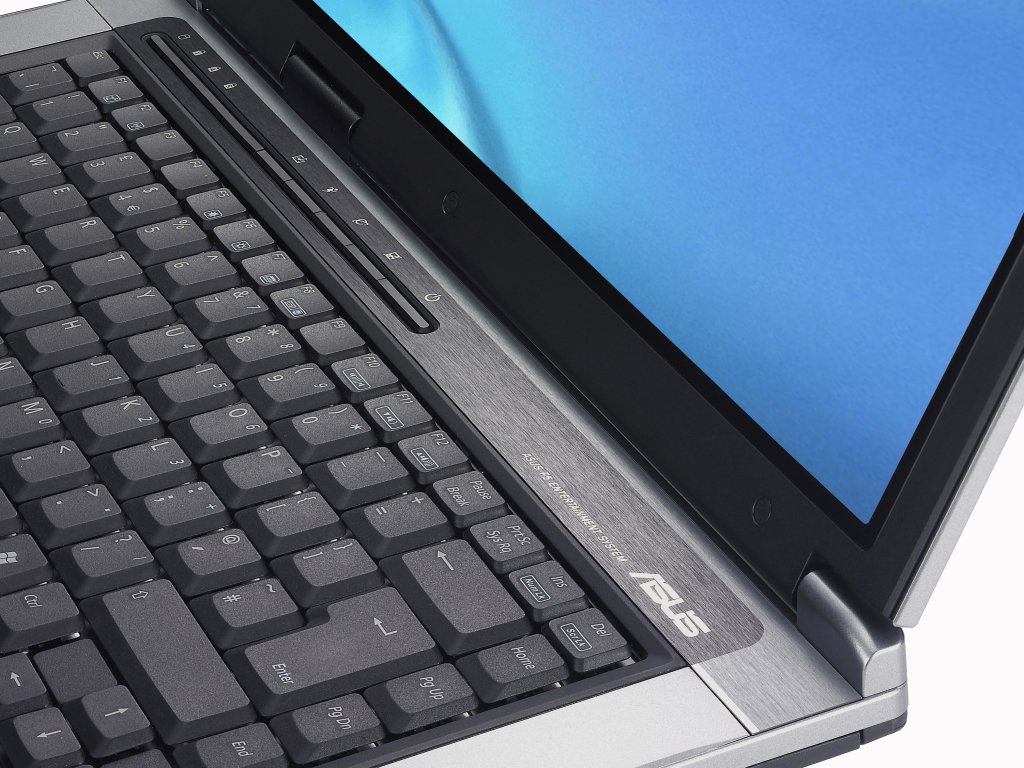 Asustek: egymillió laptop orosz iskolákba