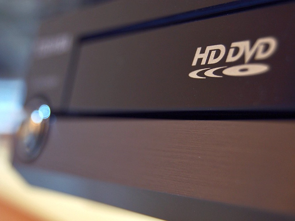 A Toshiba felére csökkenti HD DVD lejátszói árát