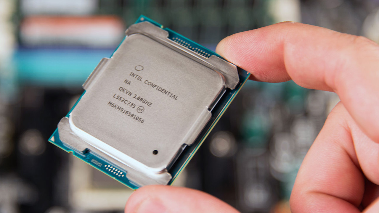 Augusztusban jönnek a Skylake-X és Kaby Lake-X processzorok