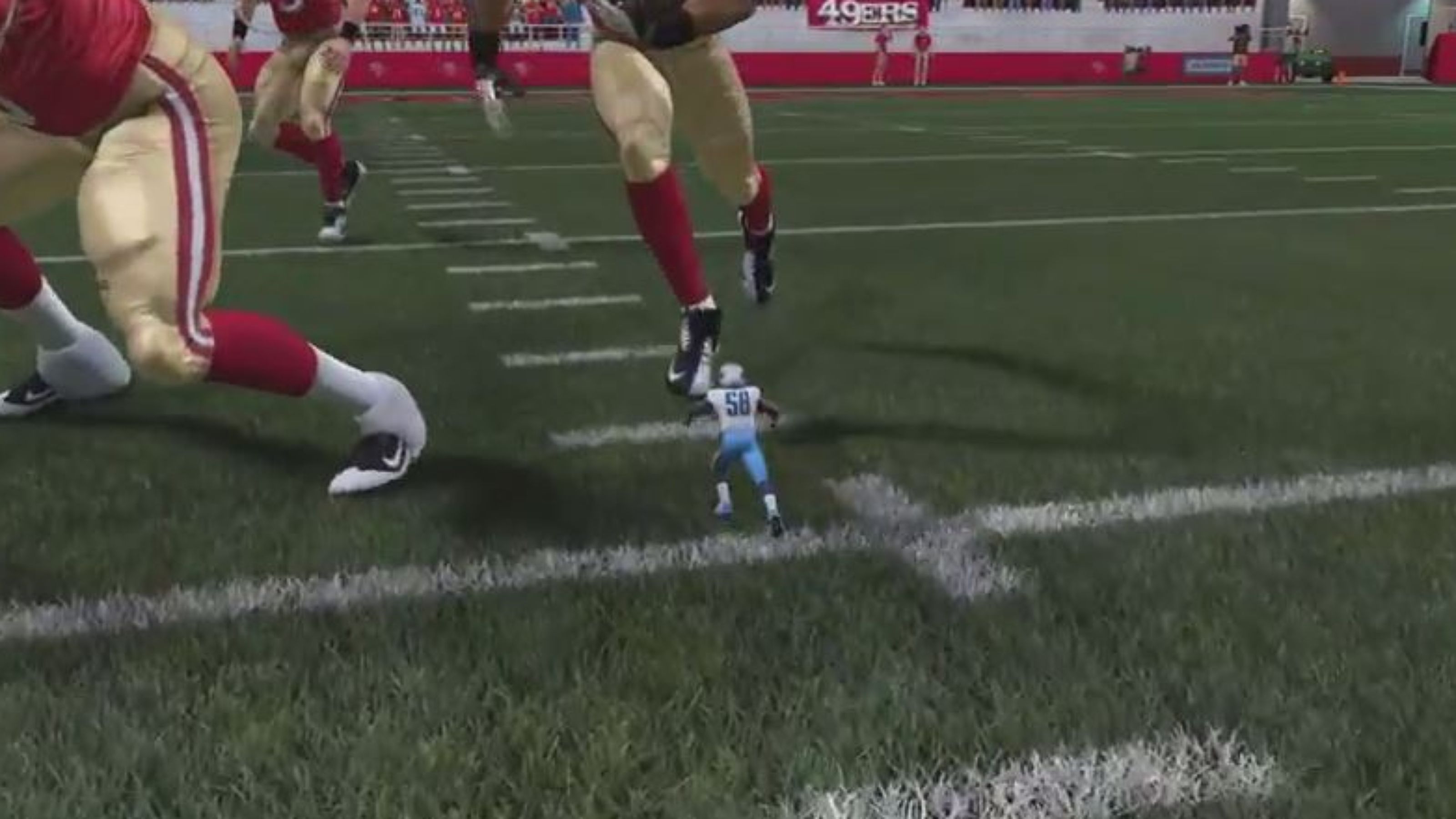 Az EA reklámozza a Madden NFL 15 hibáját
