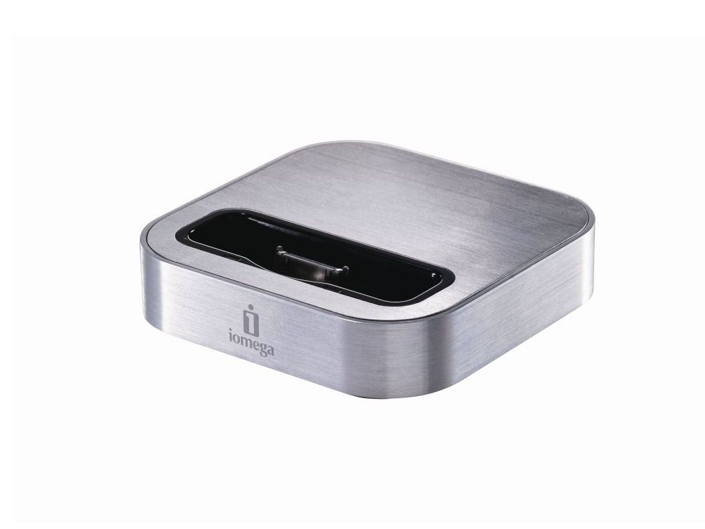 Az Iomega bejelentette új SuperHero Backup and Charger dokkolóállomását