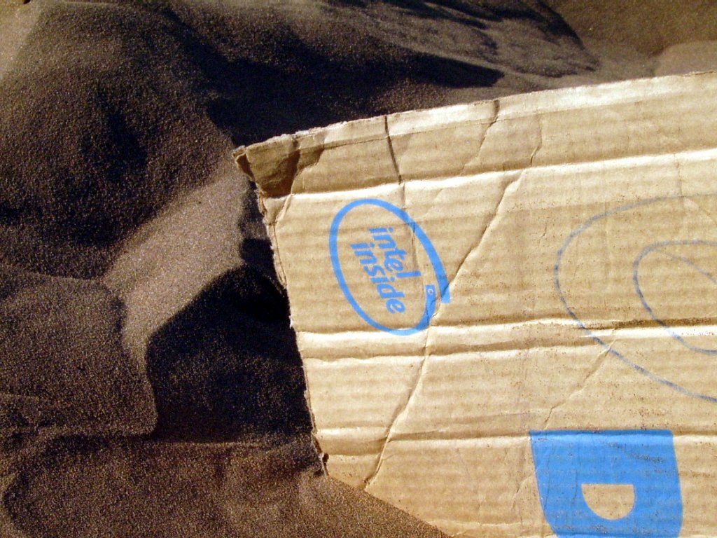 Az Intel a kartellügyi meghallgatás elhalasztását kéri az EU-tól