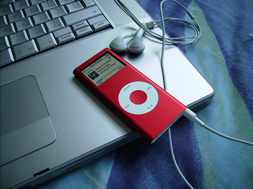 Beperelték az Apple-t az online zenei piac monopolizálása miatt