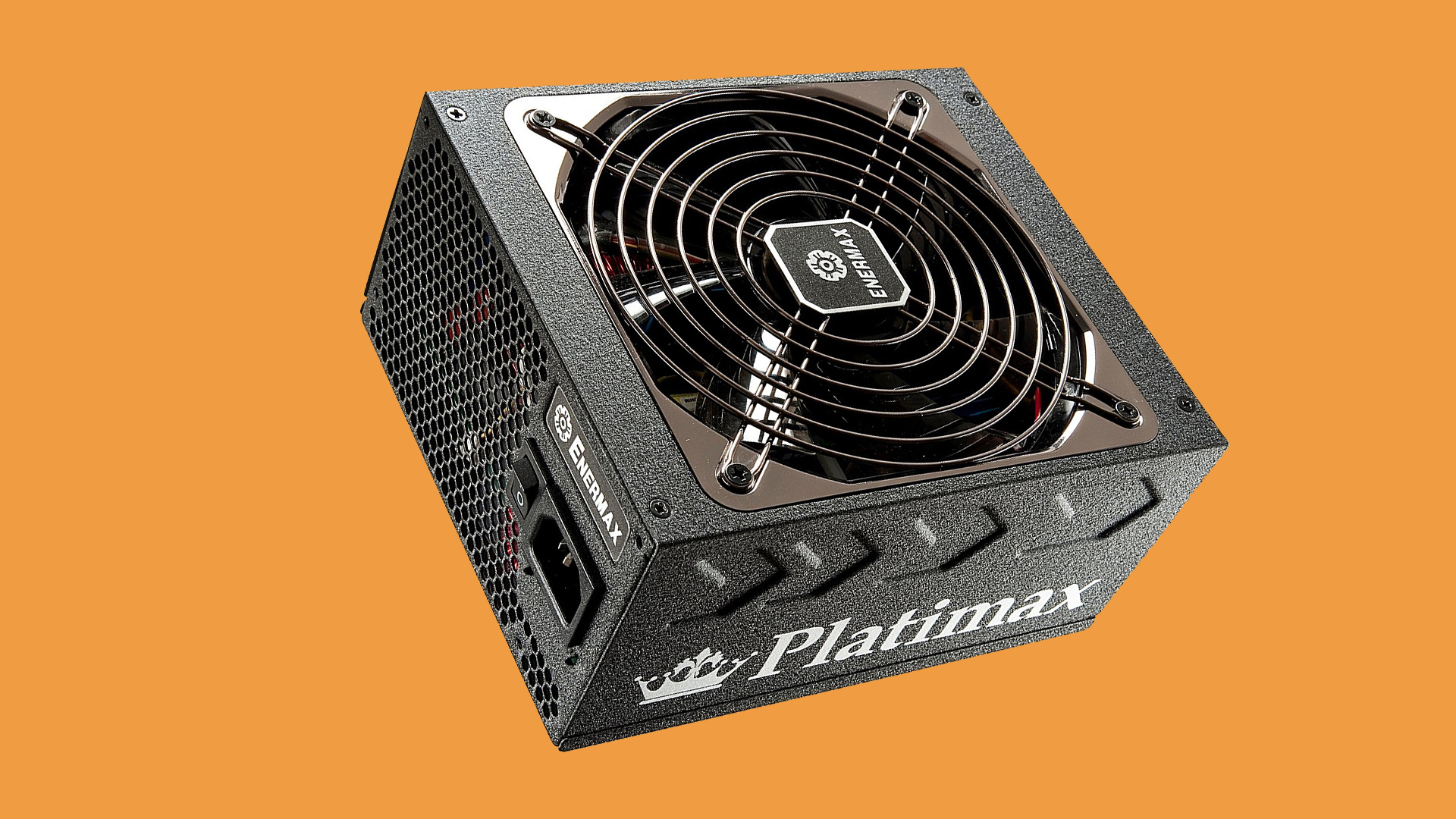 Bivalyerős, mégis kompakt az Enermax új tápegysége