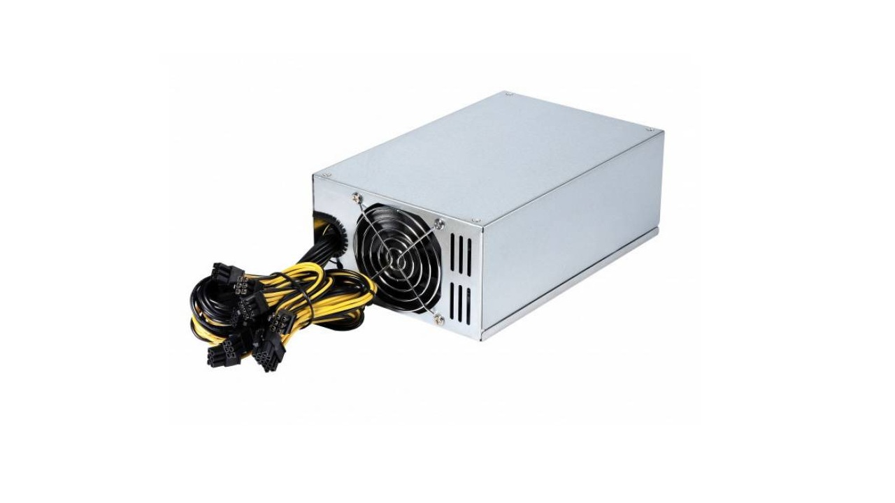 Brutális: 2000 wattos tápot mutatott be a Spire