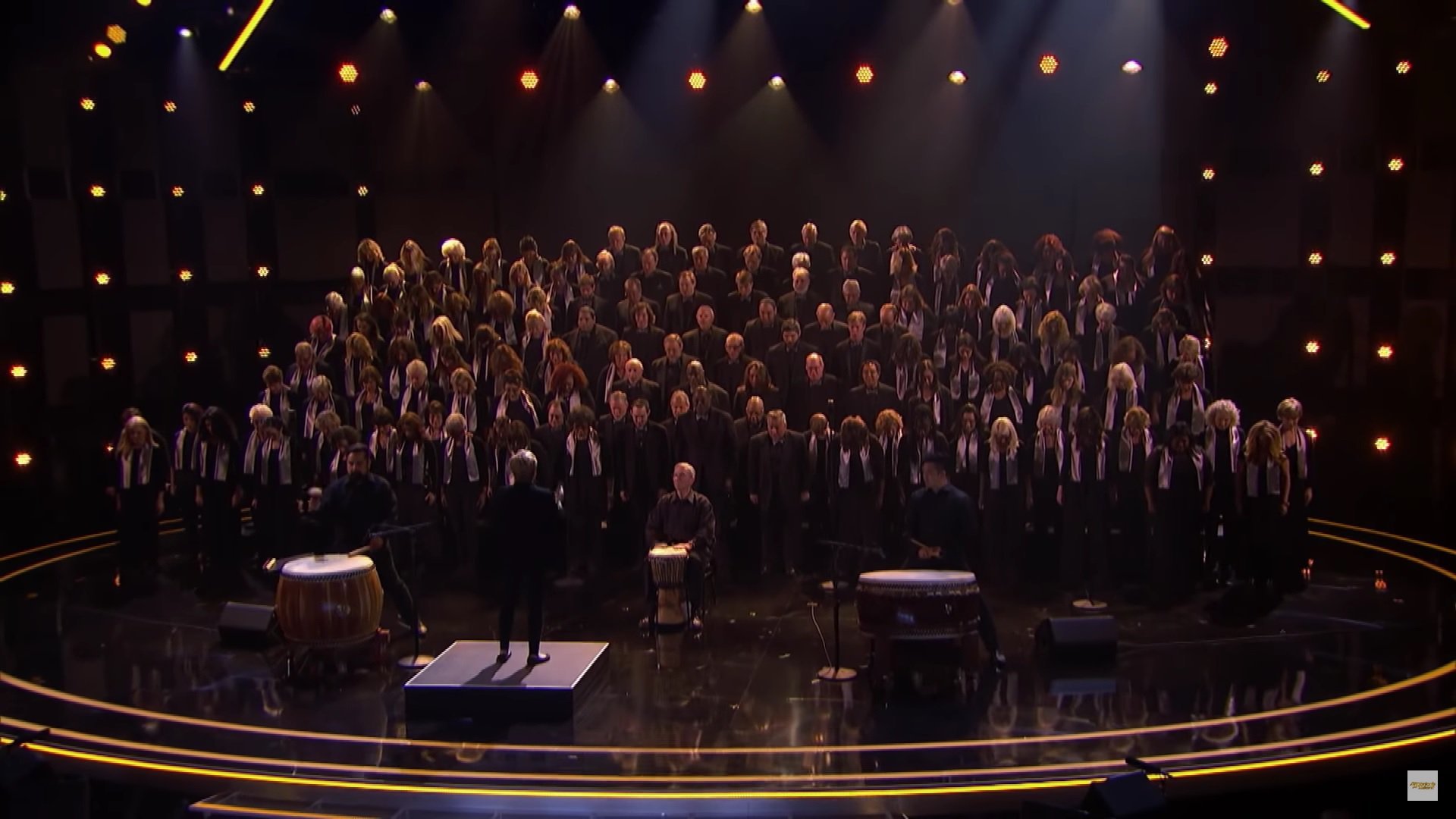 Egy külföldi tehetségkutatóban a Civilization IV főtémáját adta elő egy kórus