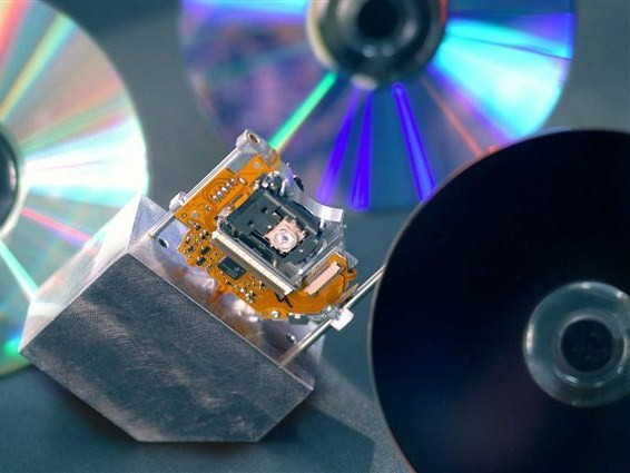 Eldőlt a háború? – A Paramount is cserben hagyja a HD DVD-t?