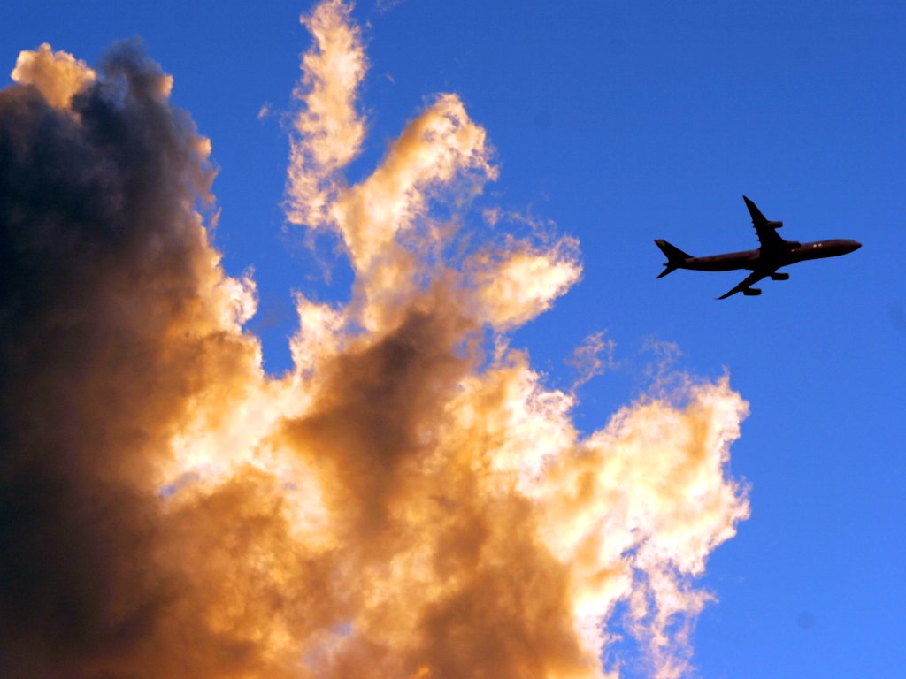 Eltűnnek a papír repülőjegyek