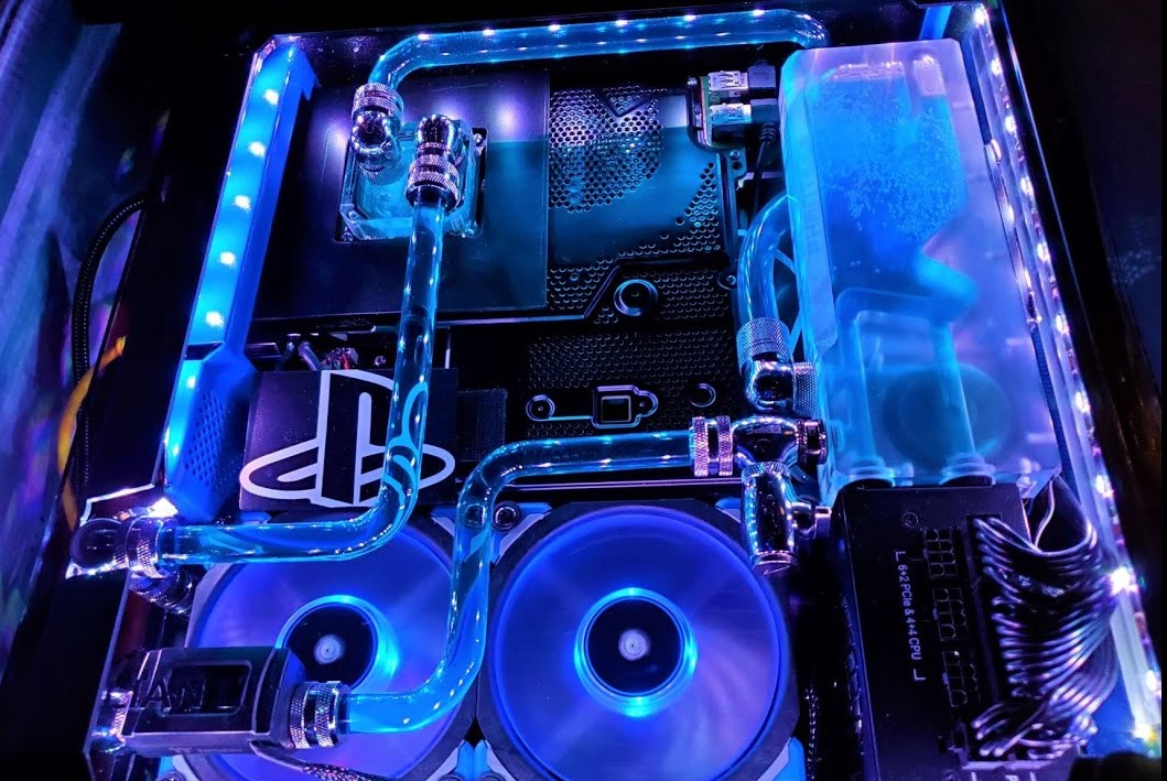 Ez a vízhűtéses PS4 Pro az egyik legjobb konzolos sufnituning, amit valaha láttál
