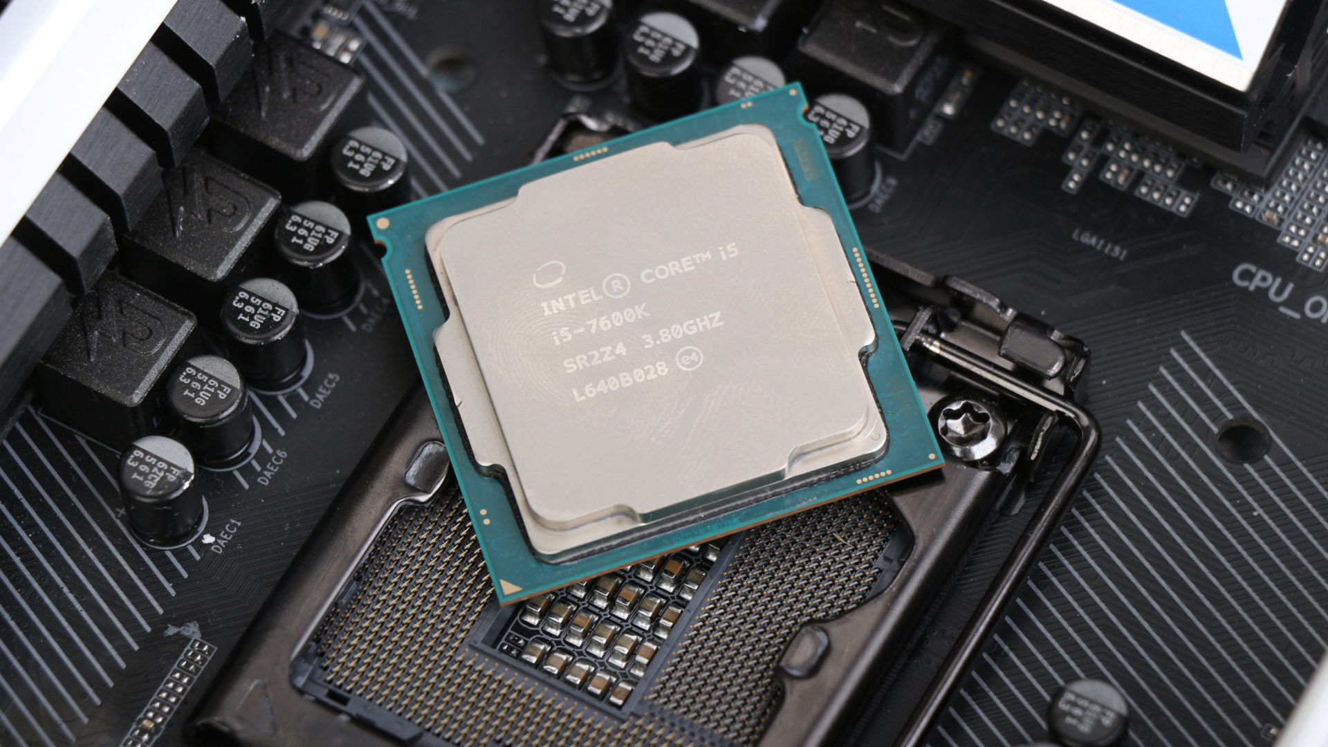 Felbukkantak az Intel Core i5-7600K első eredményei
