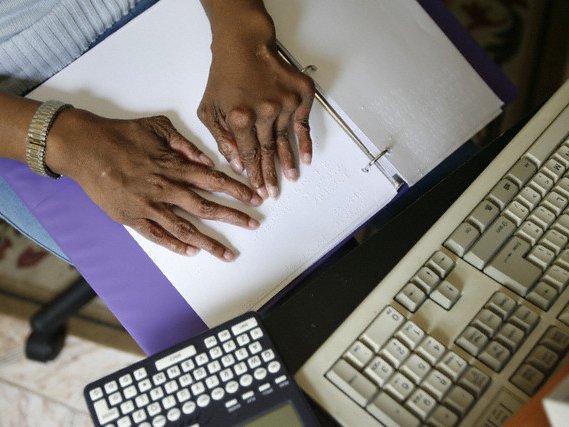 Hangfájlba rögzíthető elektronikus könyvtár vakoknak és gyengénlátóknak