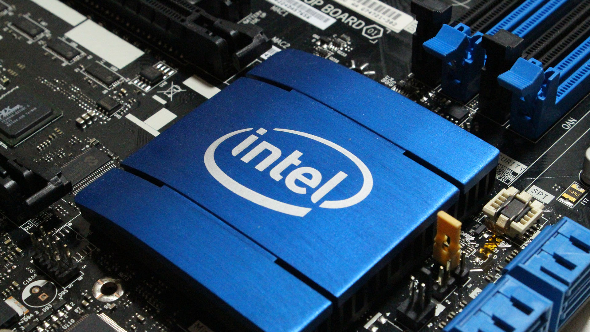 Hasznos újításokat hoz az Intel új chipkészlete