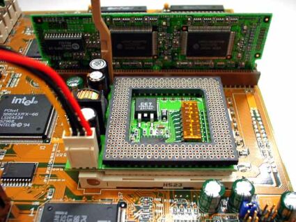 Hat- és tizenkét magos processzorokkal jelentkezik az AMD