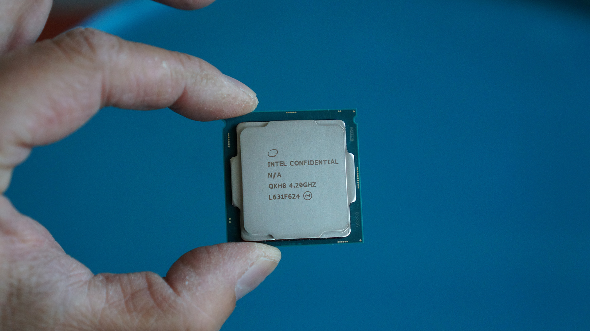 Heteken belül elrajtolhat az Intel Core i7-7740K