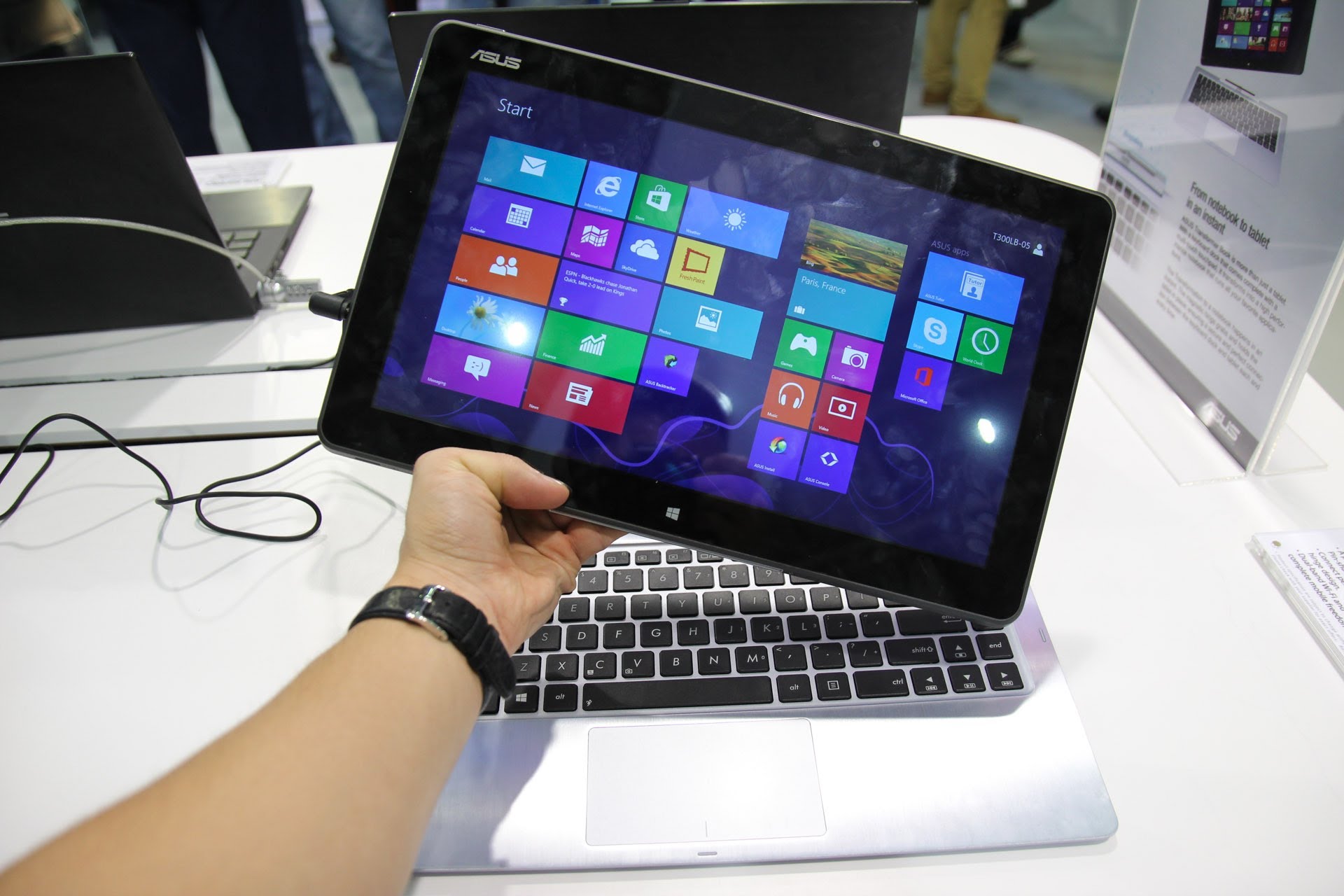 Hivatalos oldalt kapott az ASUS Transformer Book T200TA