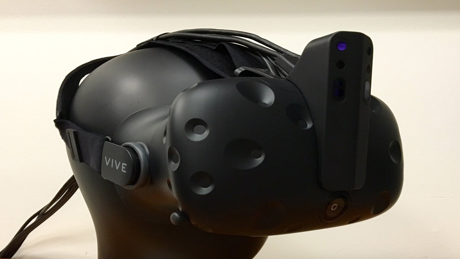 HTC ViVe-hoz készít kiegészítőt az Intel