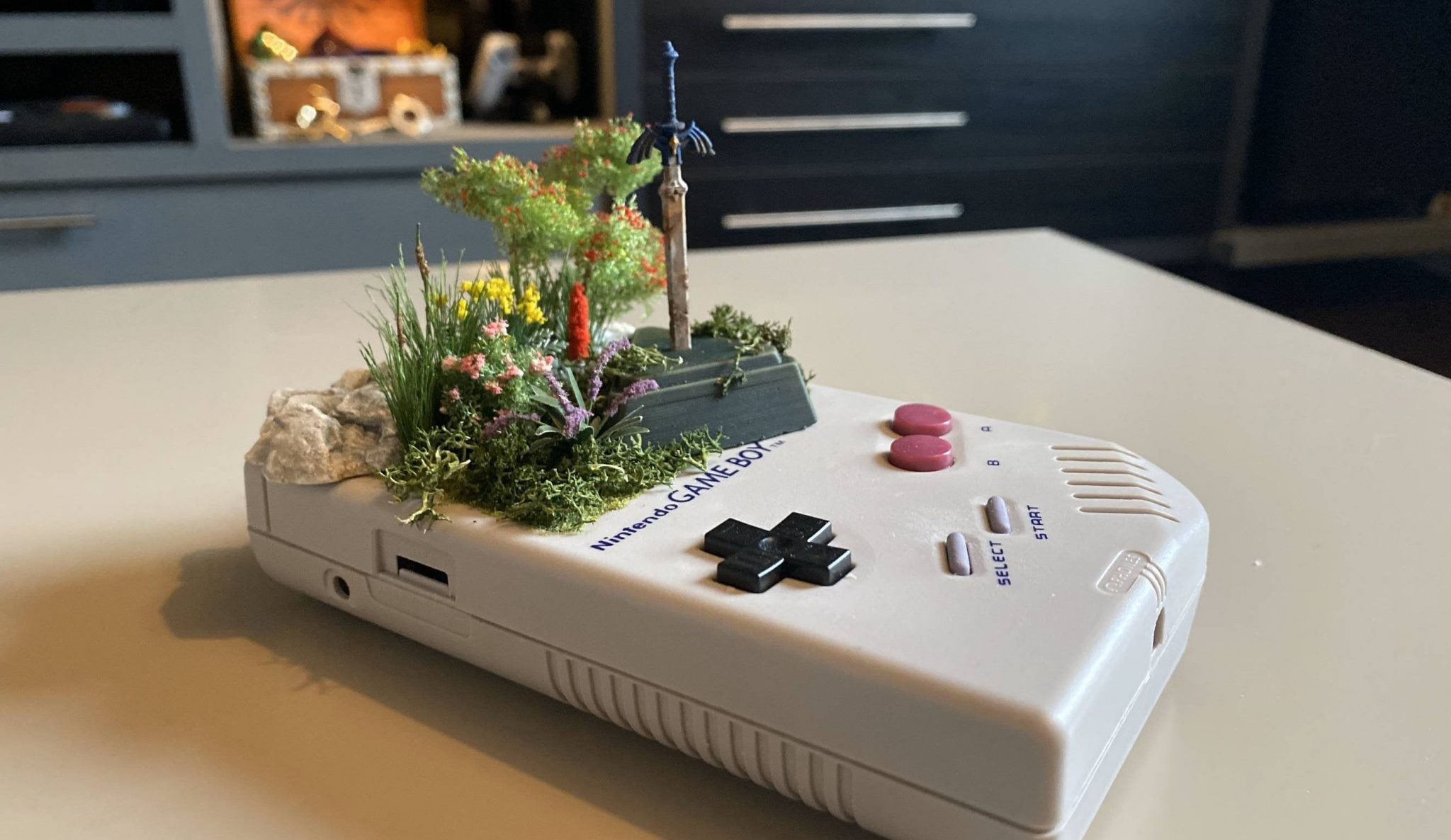 Így kell szobadíszt készíteni egy működésképtelen Game Boy-ból egy Zelda-rajongónak