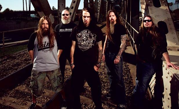 Iron Man 2: A Lamb of God is zúz majd a háttérben