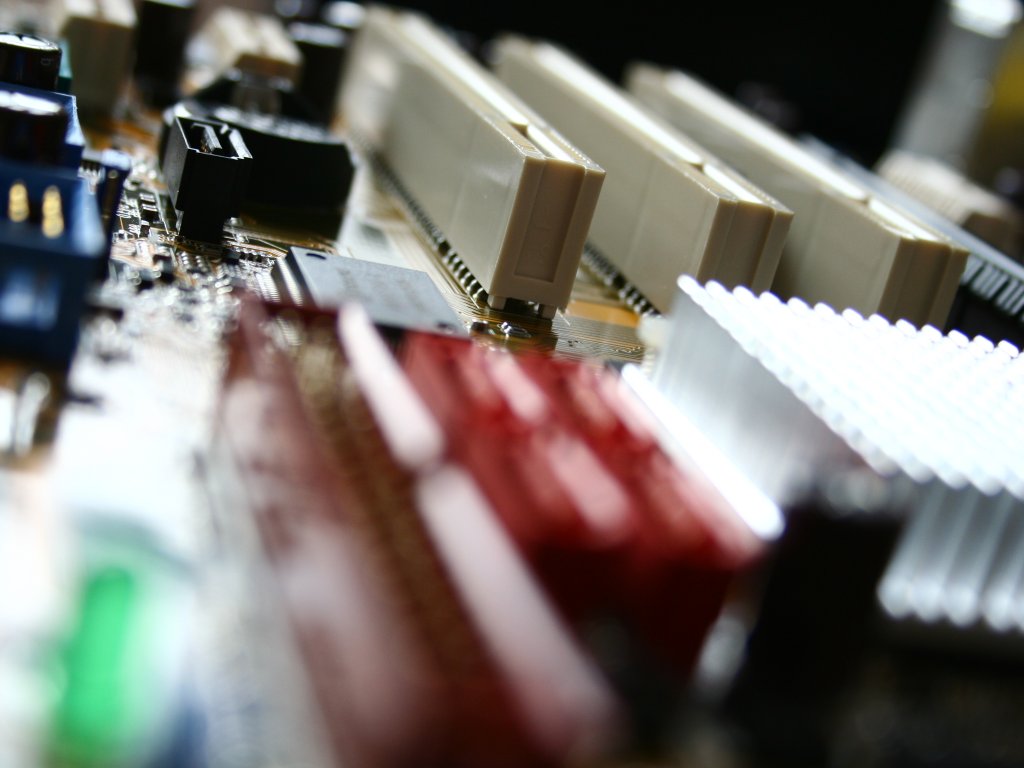 Itt az X38 és jön az X48 lapkakészlet