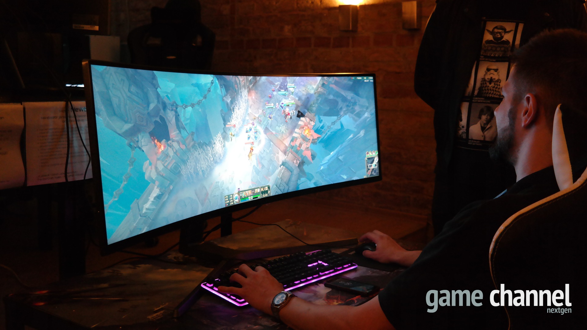 Itthon is kapható a világ legszélesebb gamer monitora