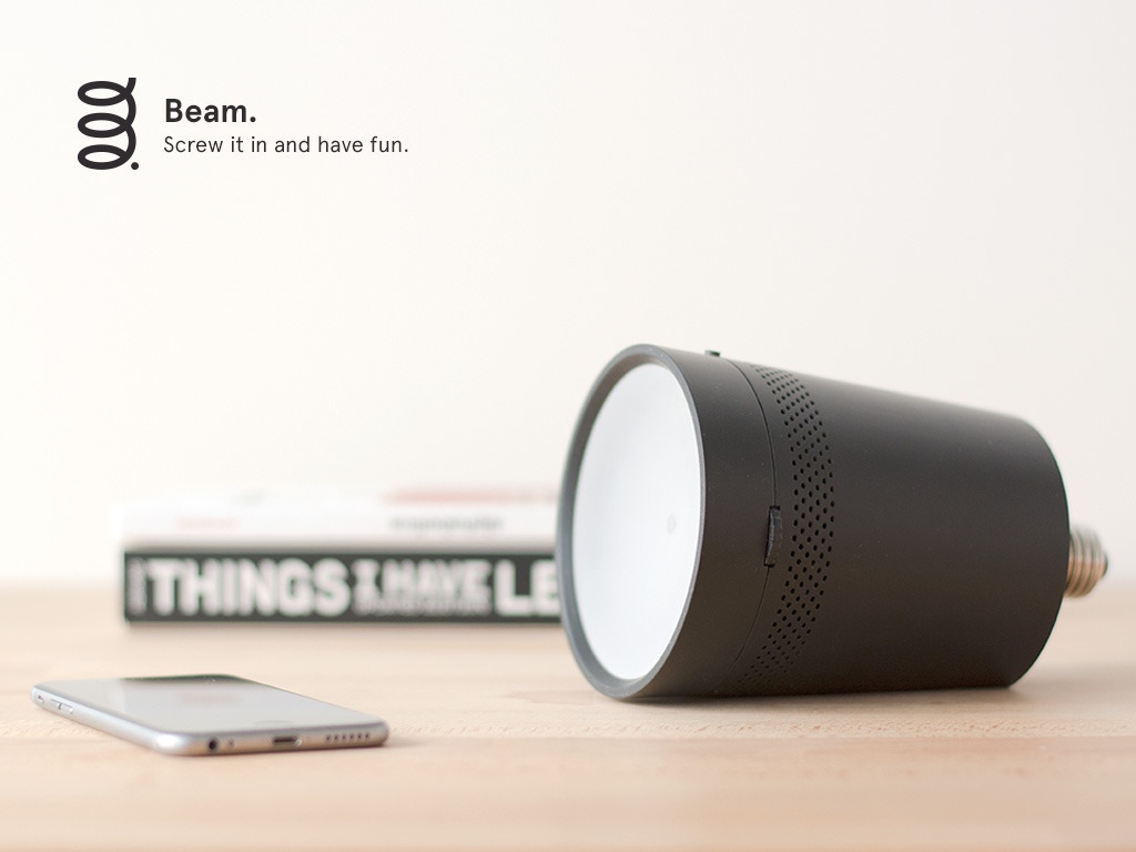 Izzóink helyére csavarhatjuk be az új okosprojektort