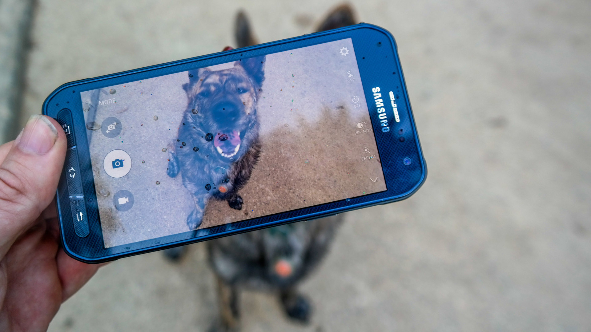 Képben van a Samsung Galaxy S7 Active