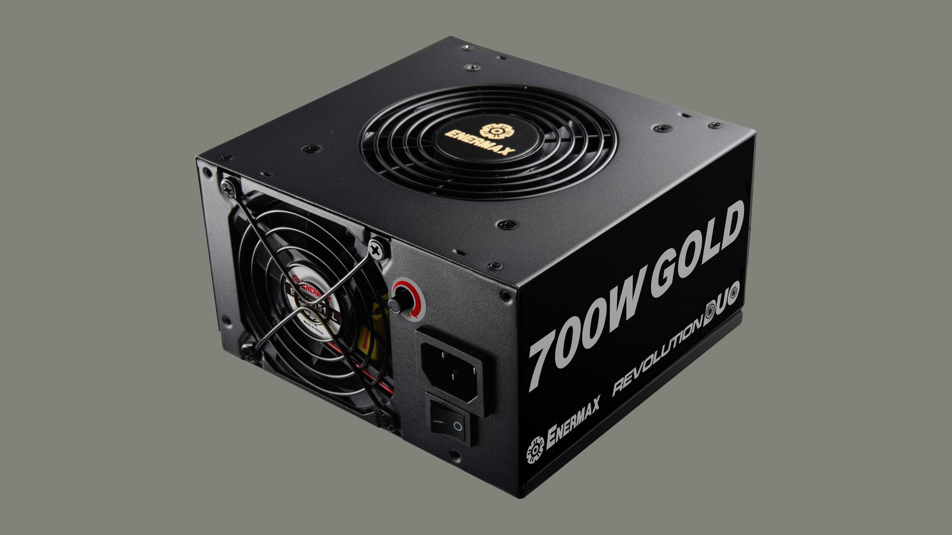 Két ventilátoros tápokkal bővít az Enermax