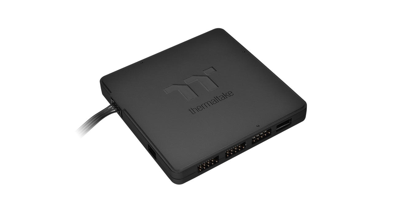 Külön fényvezérlőt készített a Thermaltake az RGB vízhűtéses rendszerekhez