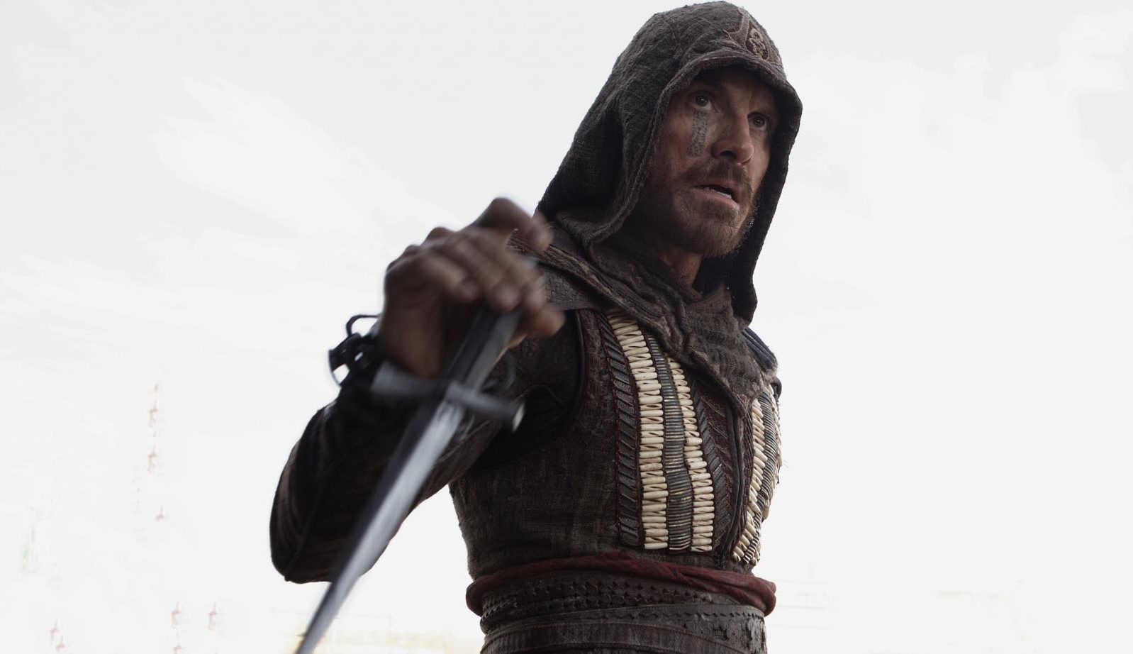 Látványos képeken mutatkozik az Assassin's Creed film főhőse