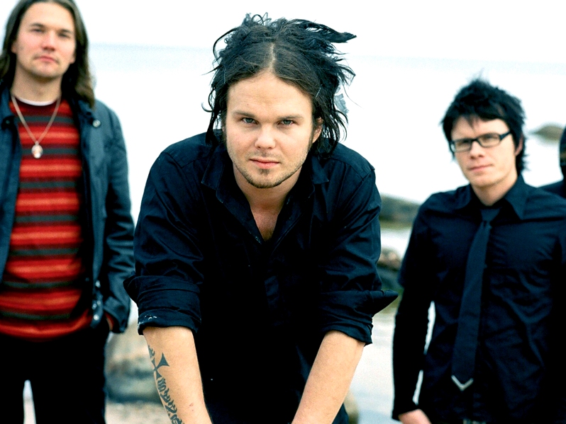 Lips: Show must go on!