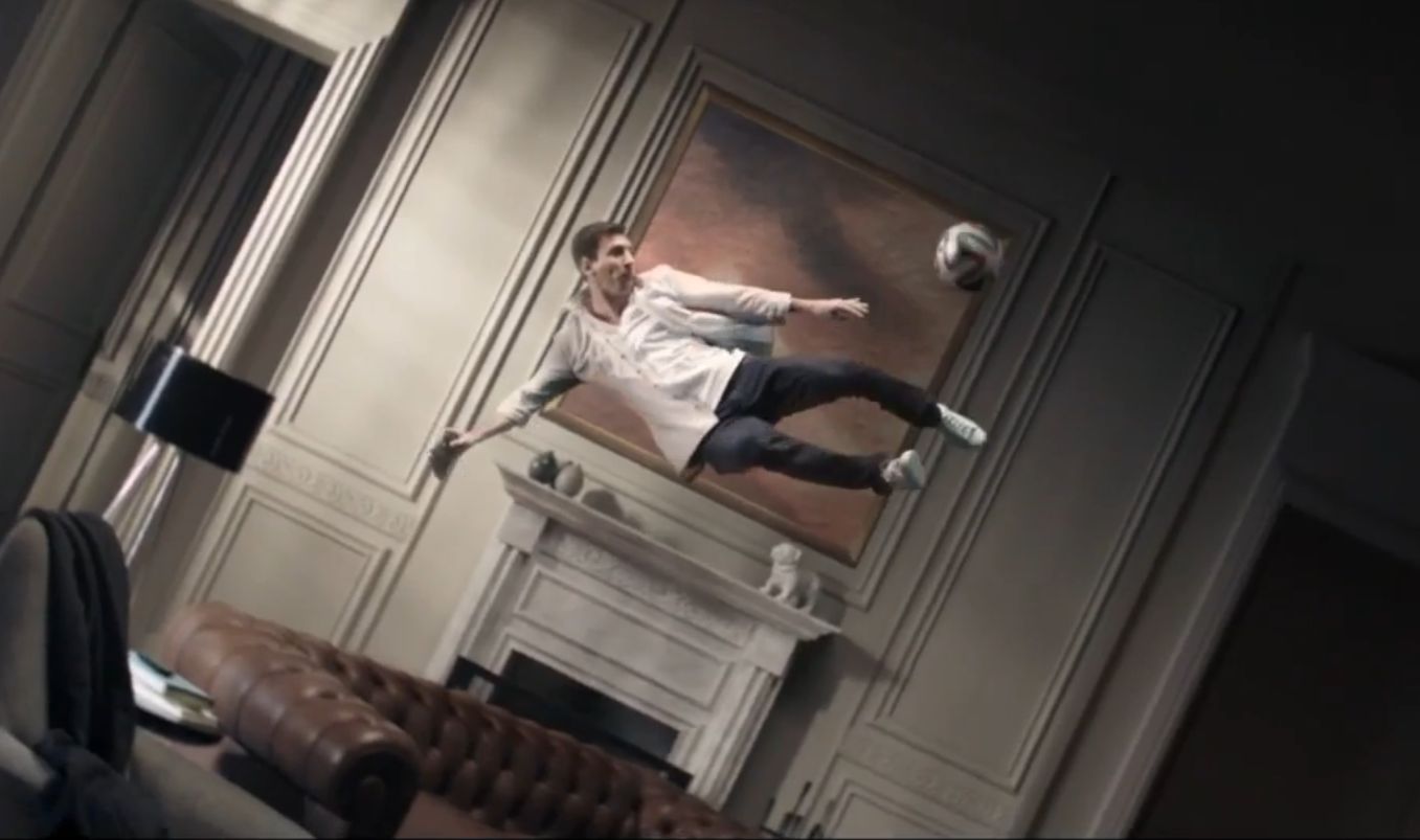 Messi is tiszteletét teszi a FIFA 15 legújabb trailerében