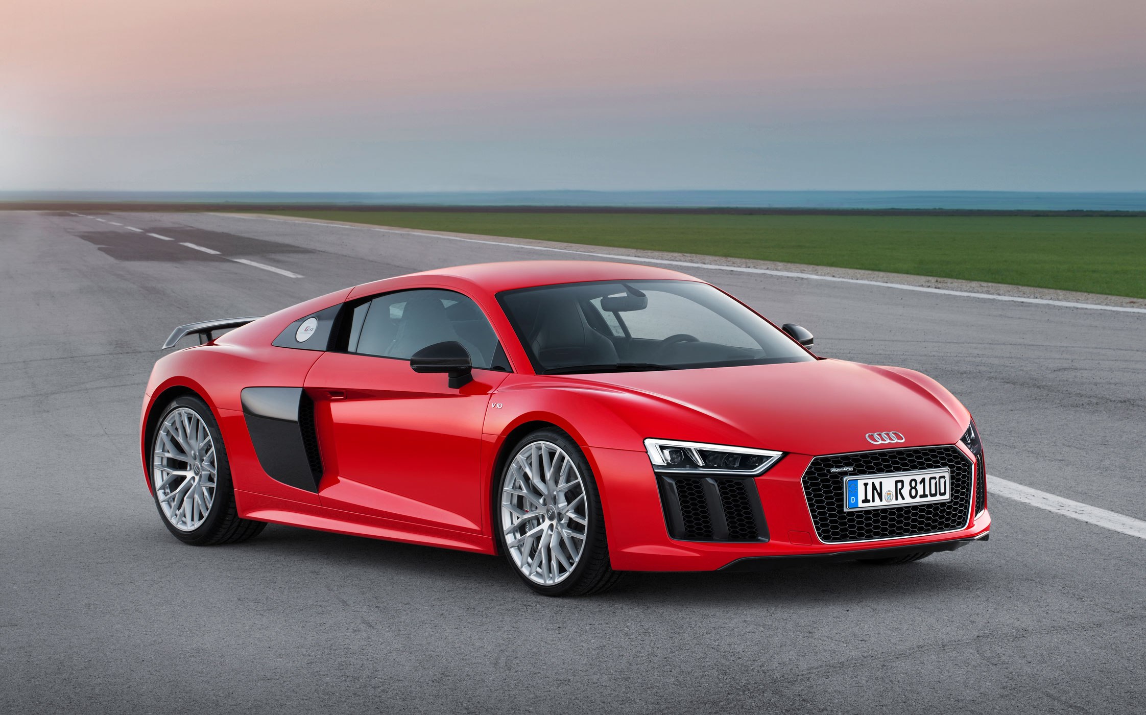 Nem száguldozik és brümmög, de mozgásban is bemutatkozott az Xbox One S Audi R8 Edition