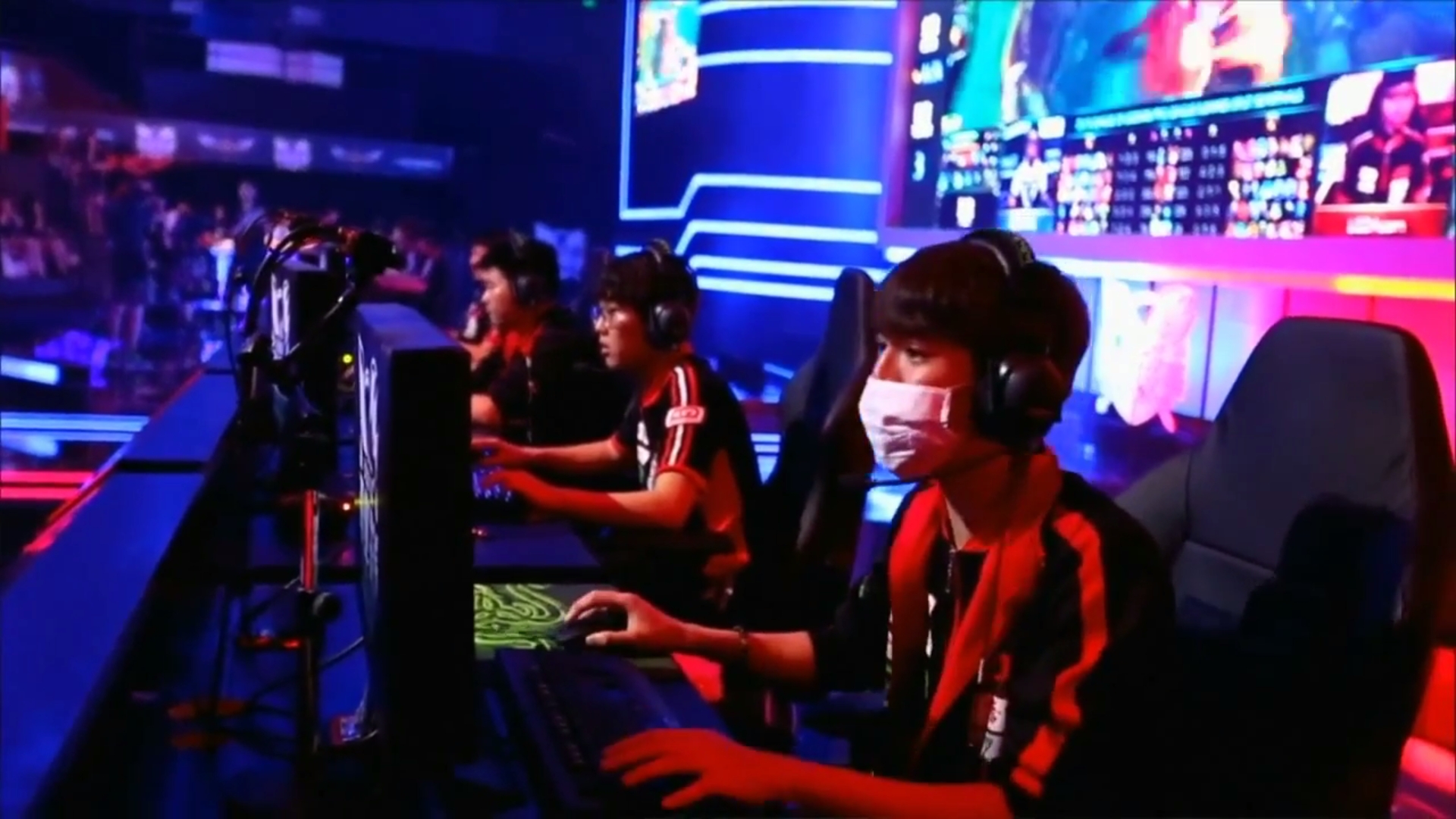 Online formában folytatják a League of Legends kínai profi bajnokságát